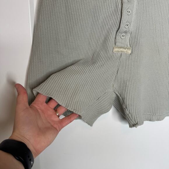 SKIMS Waffle Knit Boy Shorts Stretch Button Front High Waisted Talc Size Medium - Picture 3 of 6
